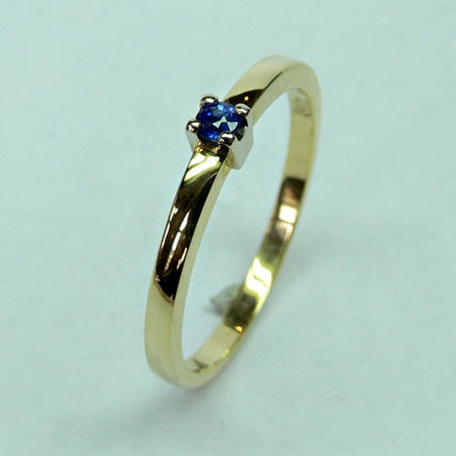 Wonderbaarlijk Blauwe-saffier-van-2,4-mm-doorsnede-gezet-in-geelgouden-ring YQ-21